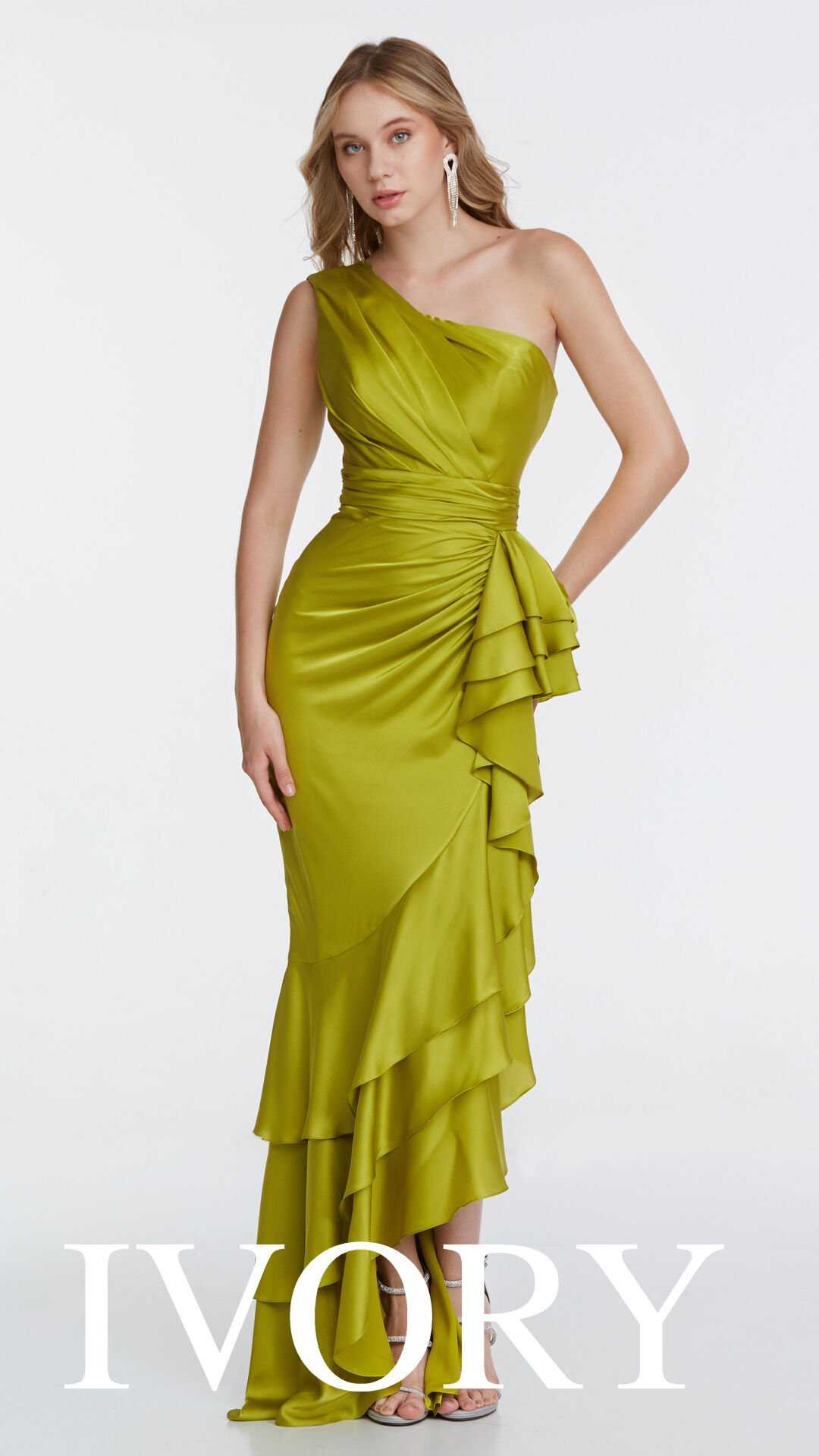Frau mit einem elegante grünen Abendkleid